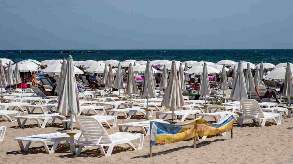 Vacanze low cost sulla Riviera Adriatica: come organizzare un soggiorno economico senza rinunciare al comfort